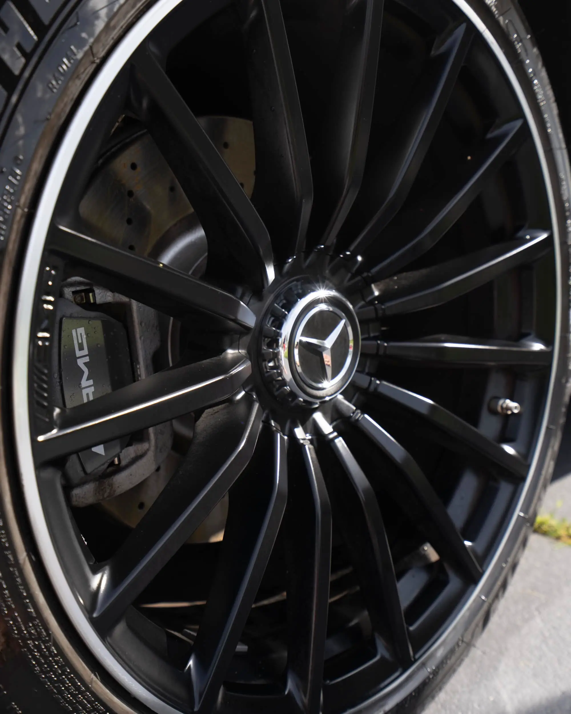 Mercedes-AMG GT 43, AMG multi-spoke wheel and brake caliper