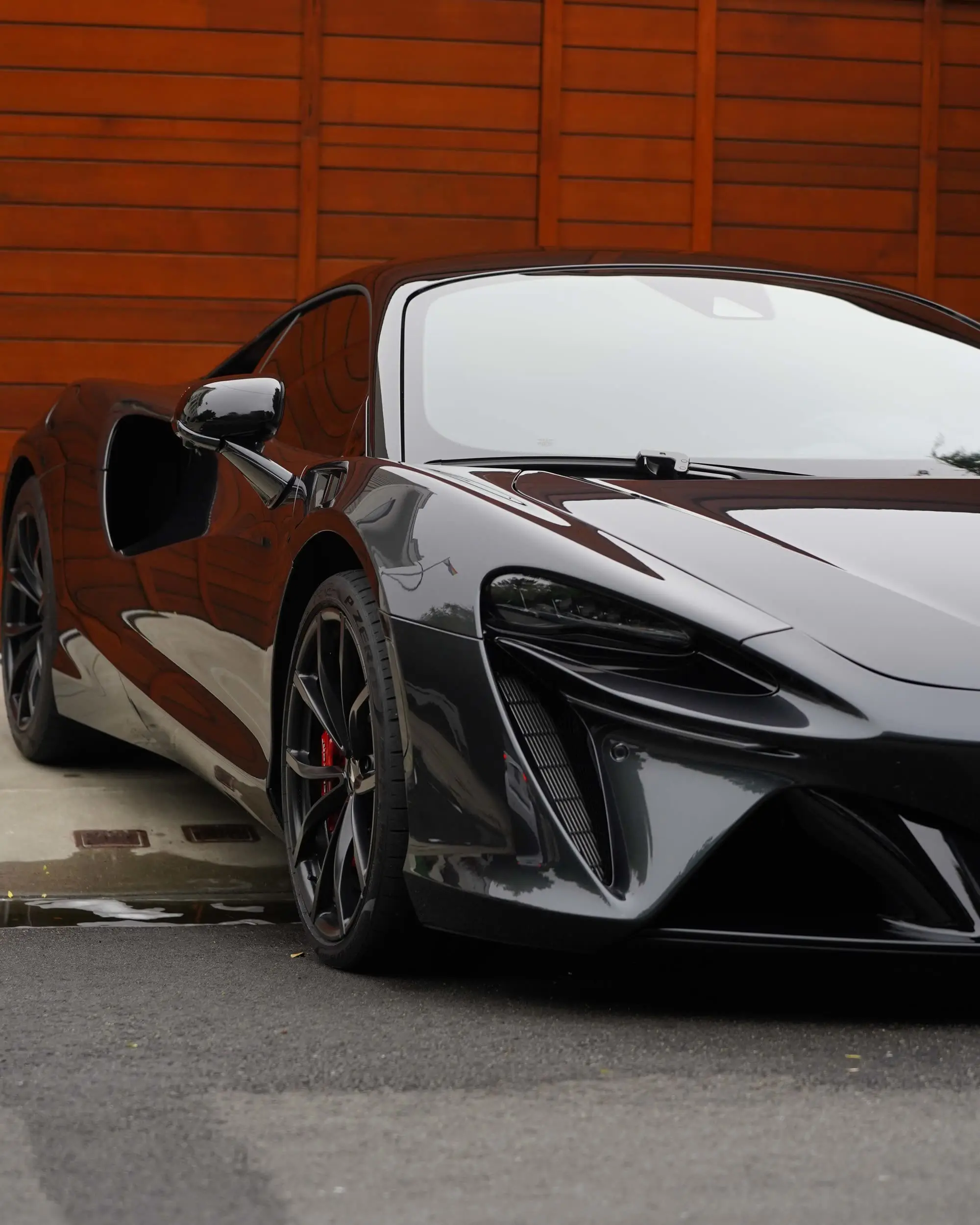 McLaren Artura front three-quarter