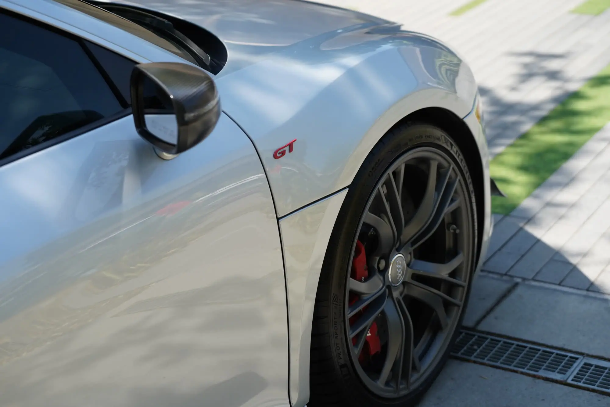 Audi R8 GT front fender, wheel, GT badge