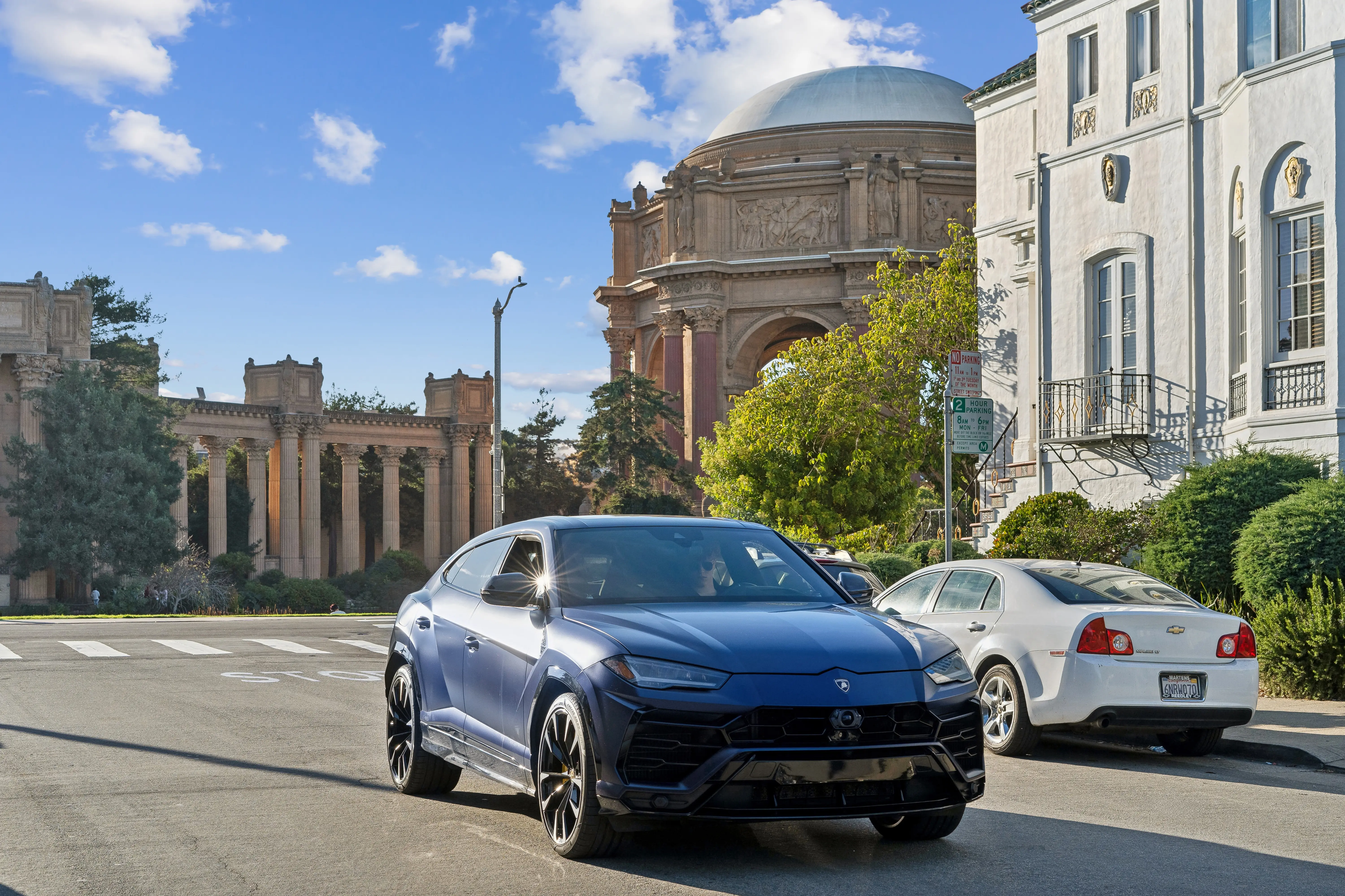 Lamborghini Urus at the Palace of Fine Arts after a detail