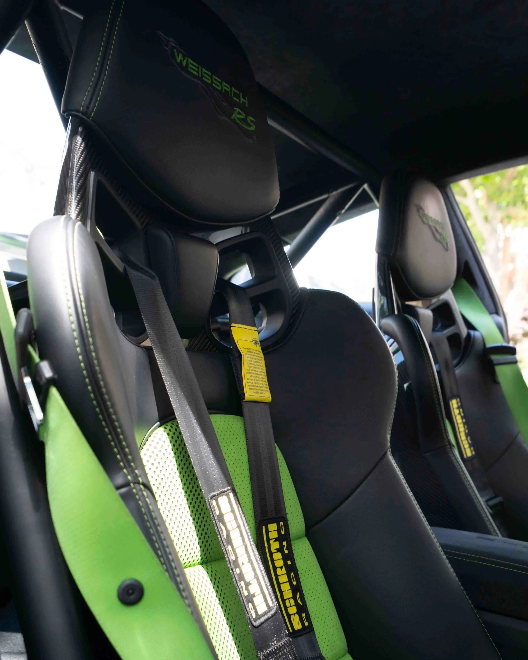 Porsche 911 GT3 RS Weissach bucket seats and harnesses