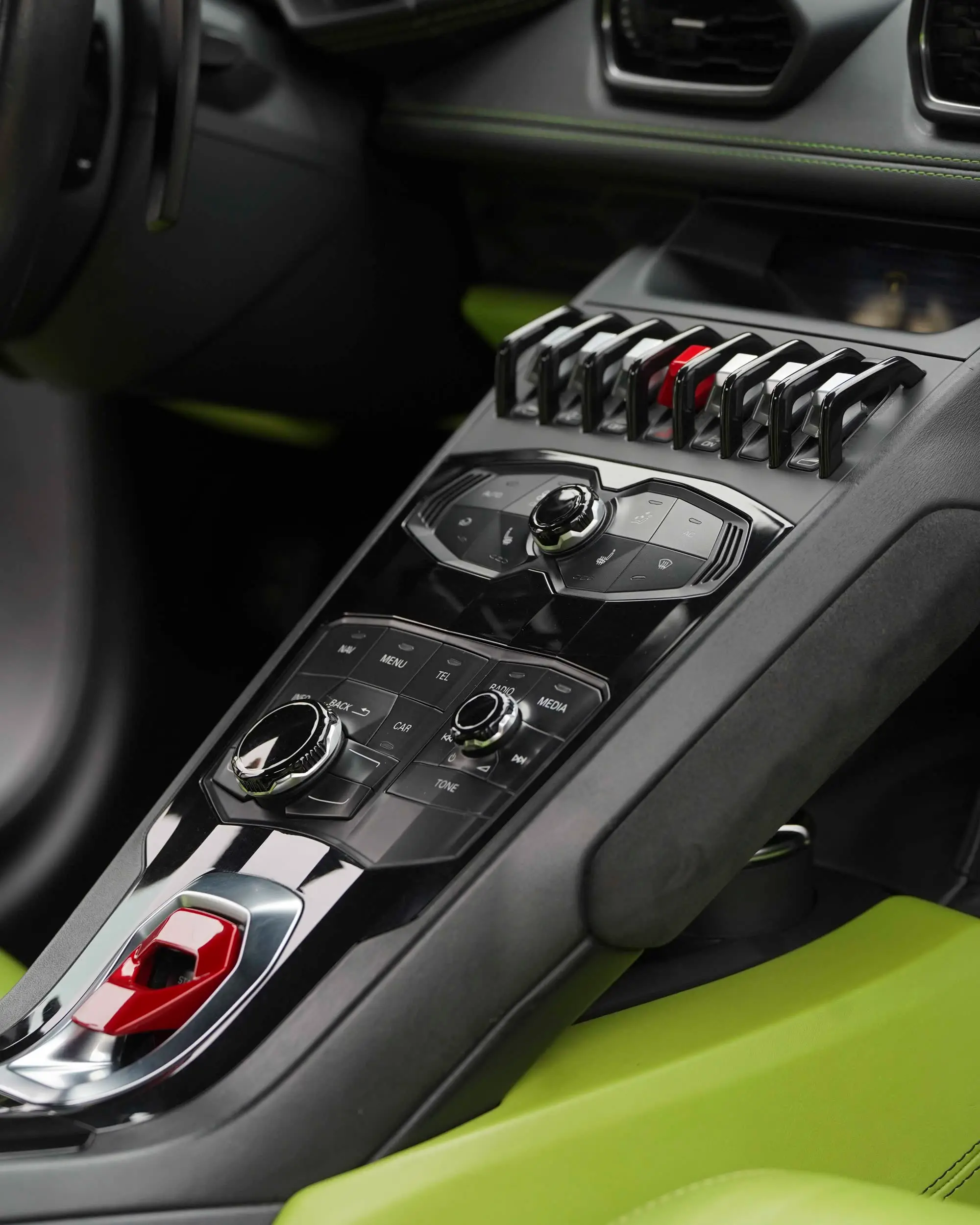 Lamborghini Huracán, center console