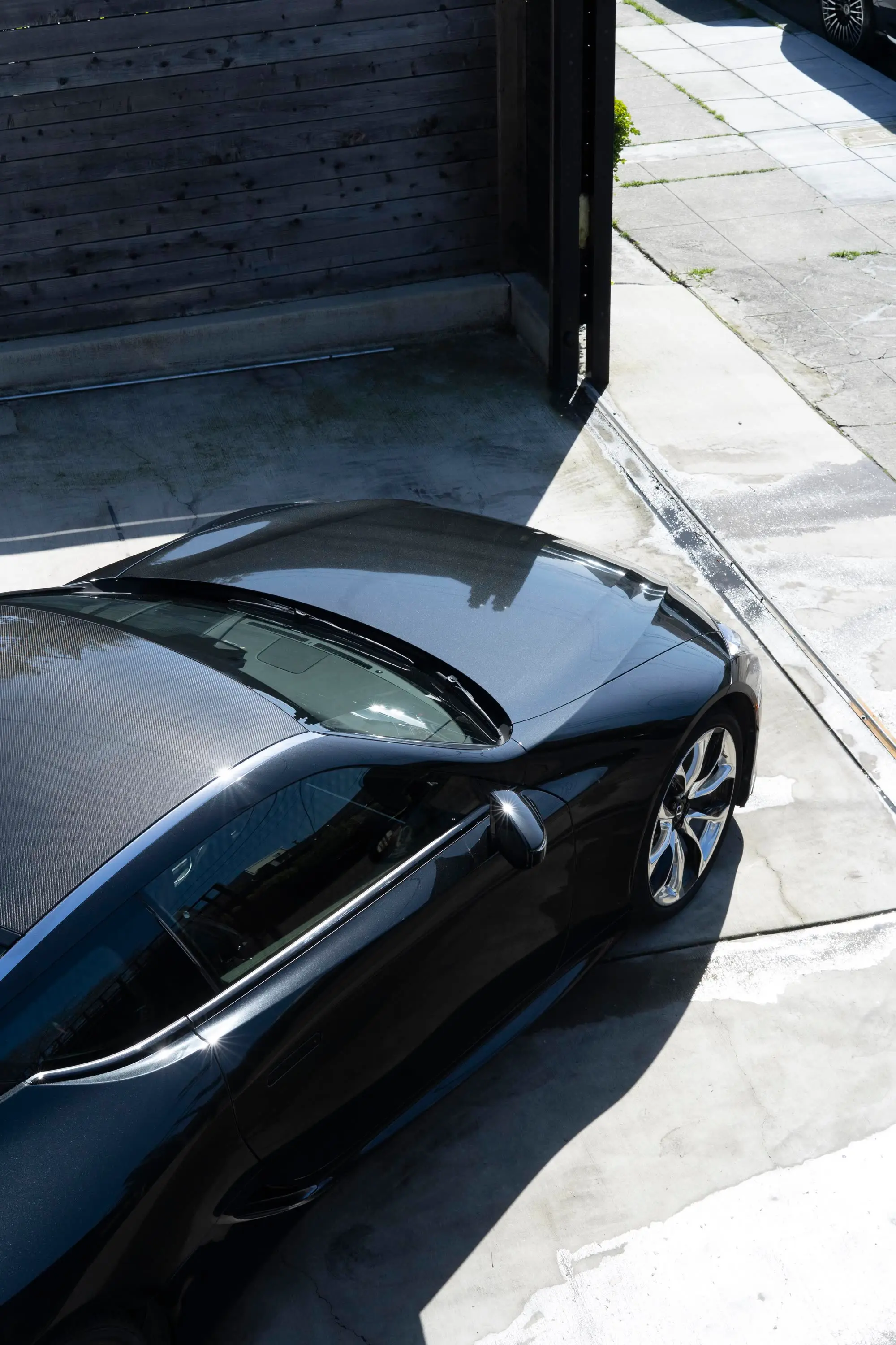 Lexus LC 500, top-down roofline