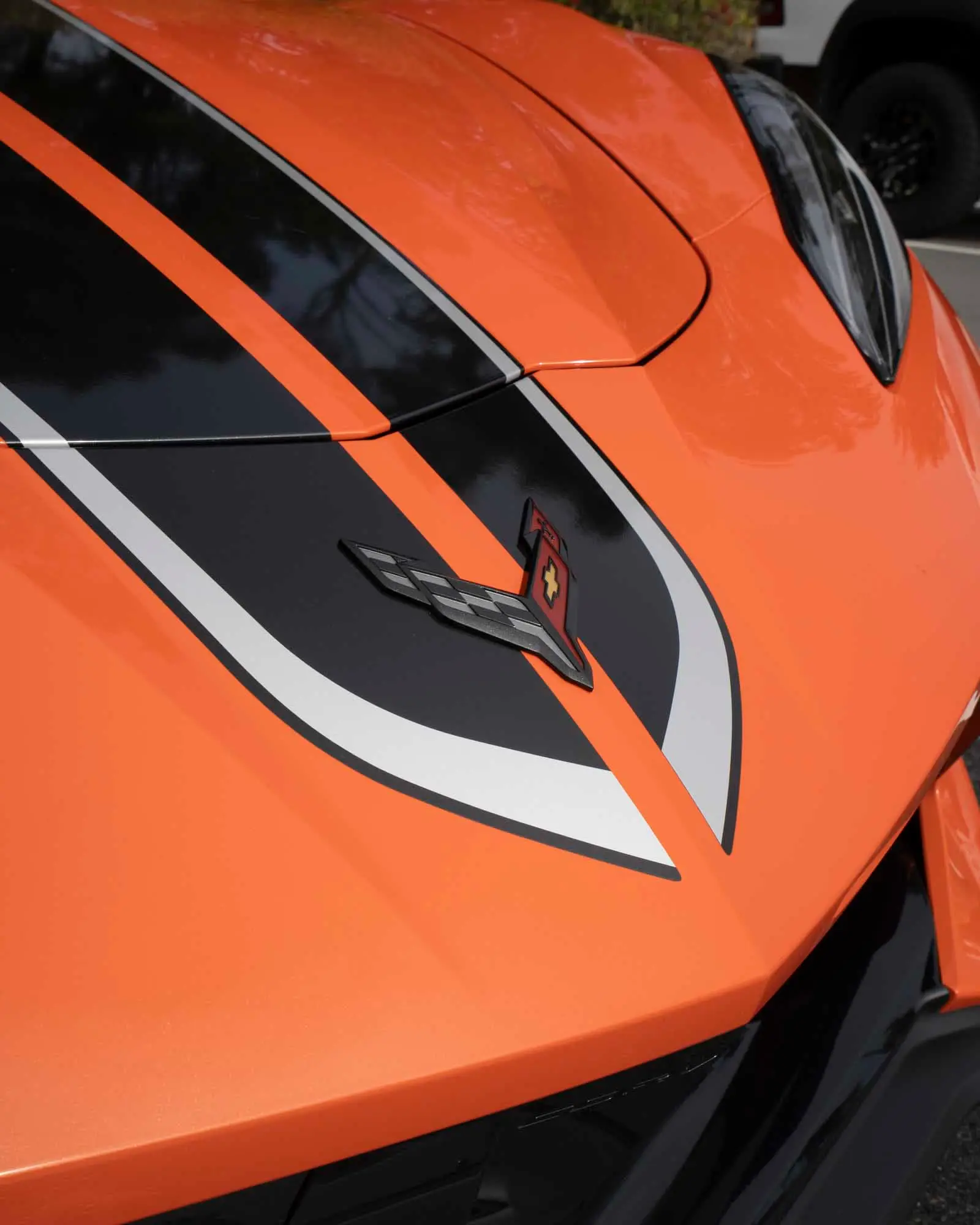 Corvette C8 hood stripe and crossed-flags badge